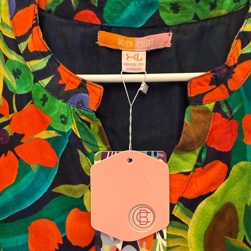 NWT BRITON COURT size XL. Short V-neck, bright colorful fruit & flower design. - Picture 2 of 10